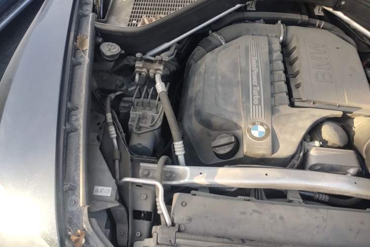 Used BMW X5 2011 xDrive35i Leading Model Engine Bay Right
