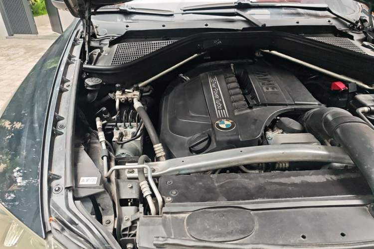 Used BMW X5 2011 xDrive35i Leading Model Engine Bay Right