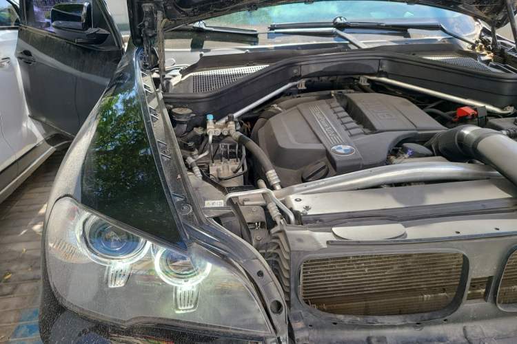 Used BMW X5 2011 xDrive35i Luxury Edition Engine Bay Right