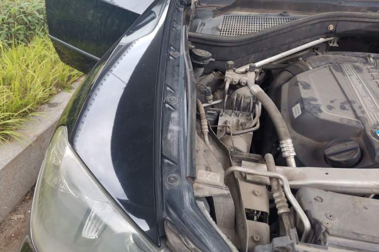 Used BMW X5 2011 xDrive35i Leading Model Engine Bay Right