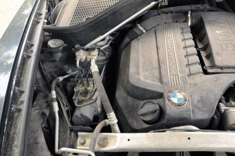 Used BMW X5 2011 xDrive35i Leading Model Engine Bay Right