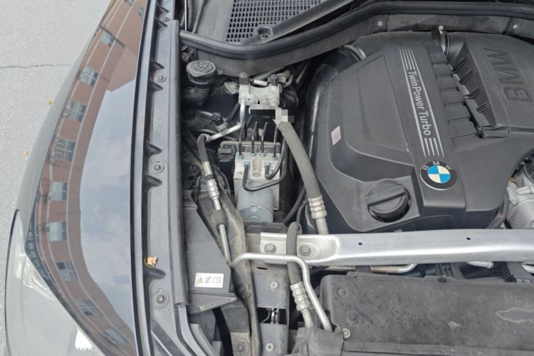 Used BMW X5 2011 xDrive35i Luxury Edition Engine Bay Right