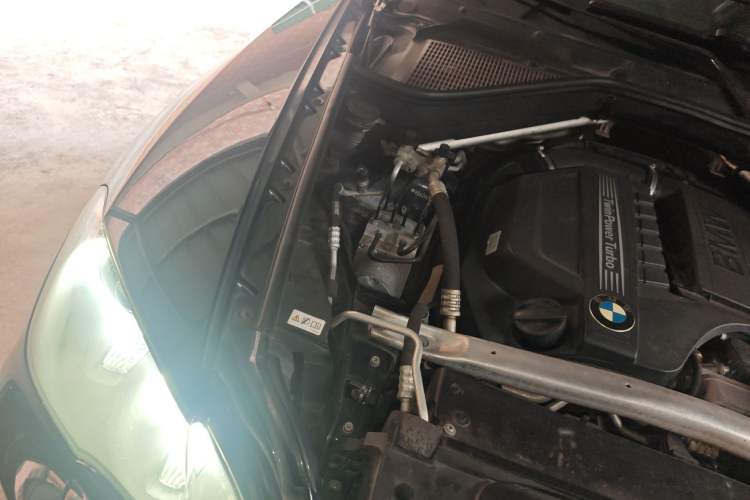 Used BMW X5 2011 xDrive35i Leading Model Engine Bay Right