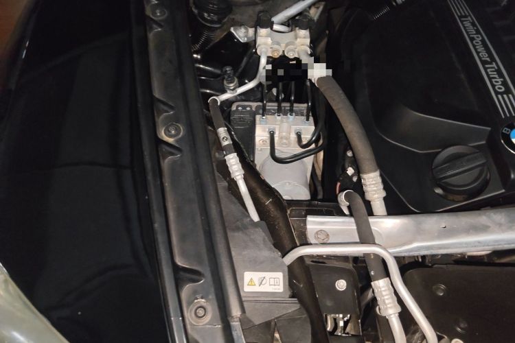 Used BMW X5 2011 xDrive35i Leading Model Engine Bay Right