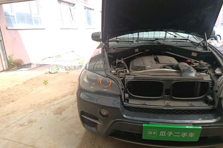 Used BMW X5 2011 xDrive35i low-power version U.S. specification Engine Bay Right