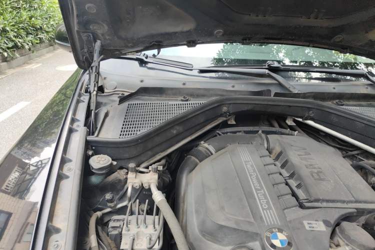 Used BMW X5 2011 xDrive35i Leading Model Engine Bay Right