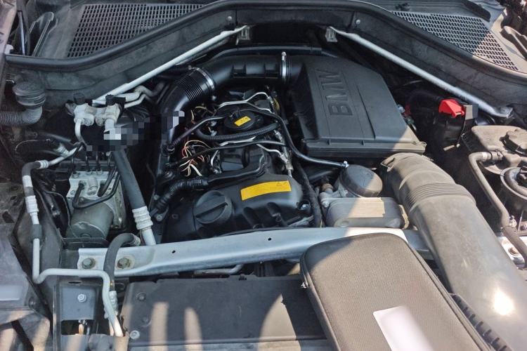 Used BMW X5 2011 xDrive35i U.S. specification Engine Bay