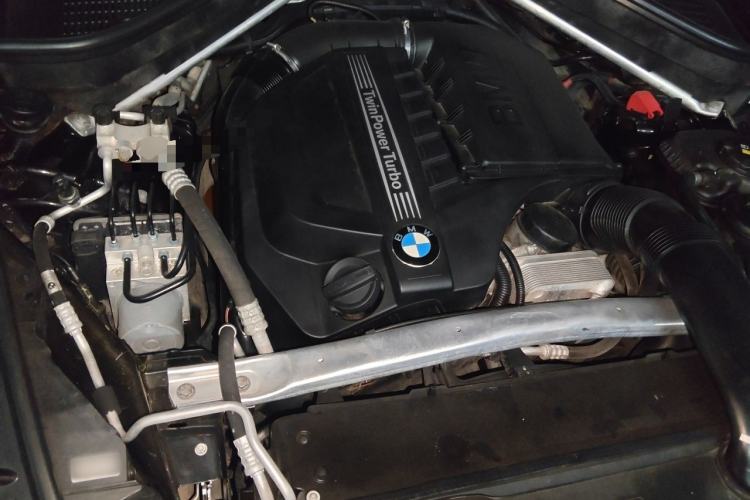 Used BMW X5 2011 xDrive35i Leading Model Engine Bay