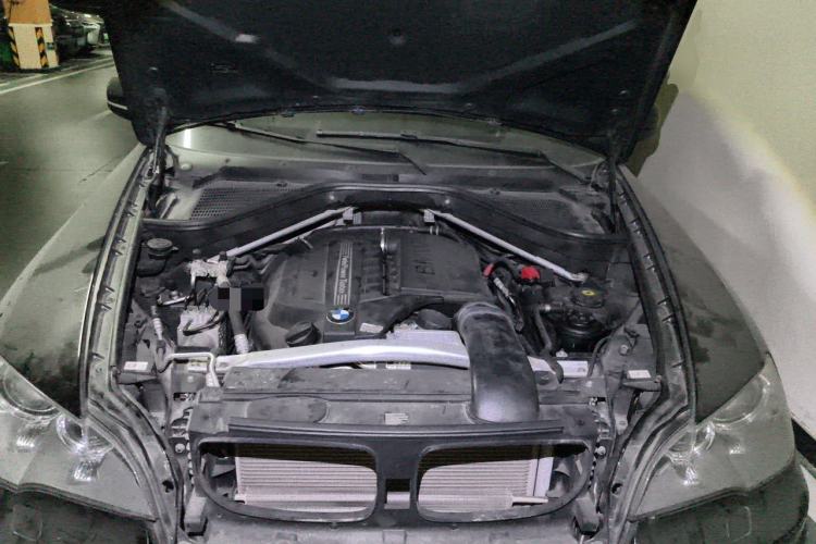 Used BMW X5 2011 xDrive35i Leading Model Engine Bay