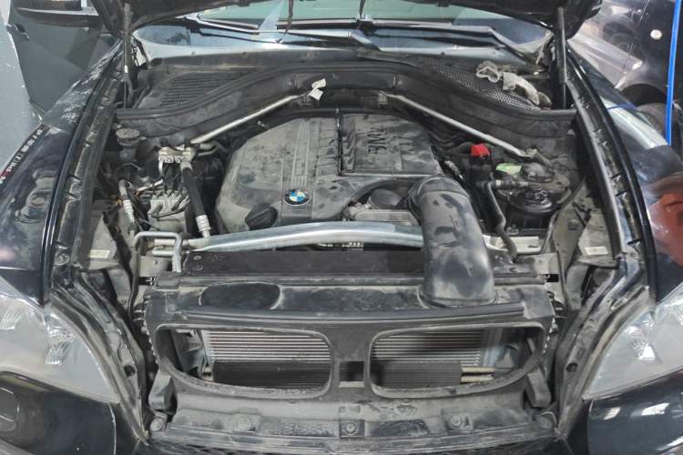 Used BMW X5 2011 xDrive35i Leading Model Engine Bay