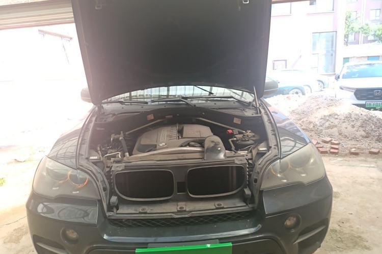 Used BMW X5 2011 xDrive35i low-power version U.S. specification Engine Bay