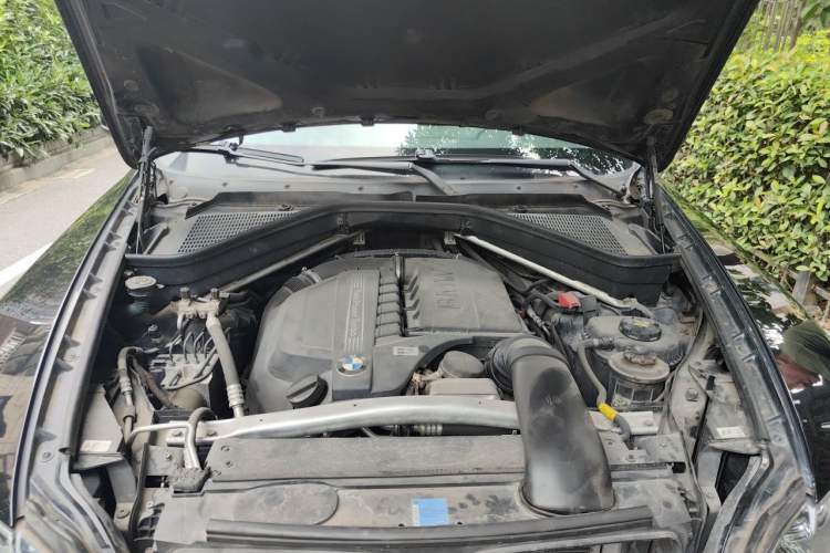 Used BMW X5 2011 xDrive35i Leading Model Engine Bay