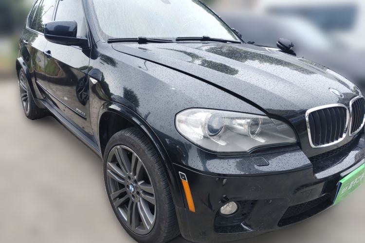 Used BMW X5 2011 xDrive50i Luxury Model Front Right 45 Deg