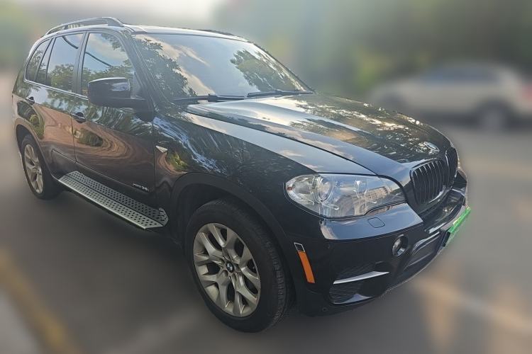 Used BMW X5 2011 xDrive35i Luxury Model Front Right 45 Deg