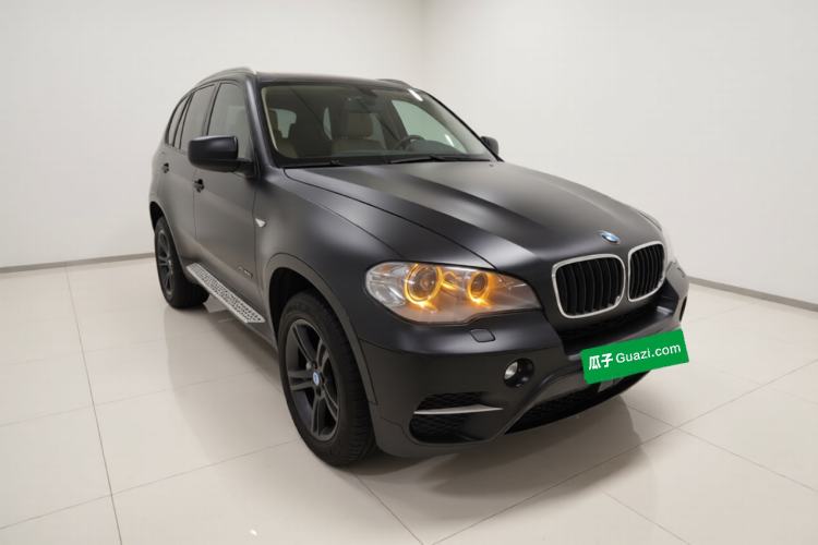 Used BMW X5 2011 xDrive35i Luxury Model Front Right 45 Deg