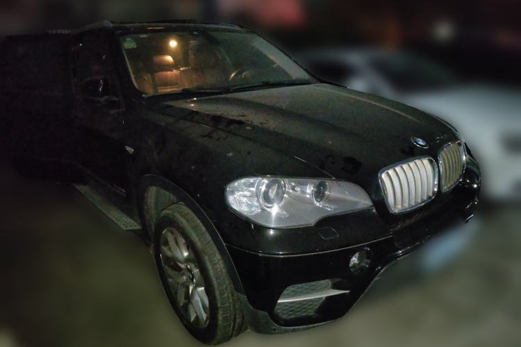 Used BMW X5 2011 xDrive35i Luxury Model Front Right 45 Deg
