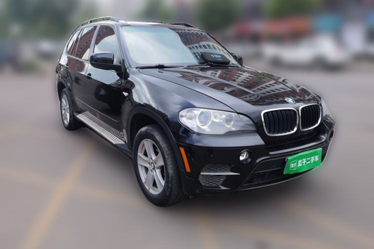 Used BMW X5 2011 xDrive35i Leading Model Front Right 45 Deg