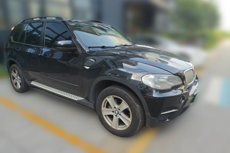 Used BMW X5 2011 xDrive35i Leading Model Front Right 45 Deg