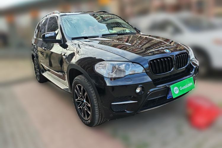 Used BMW X5 2011 xDrive35i Leading Model Front Right 45 Deg