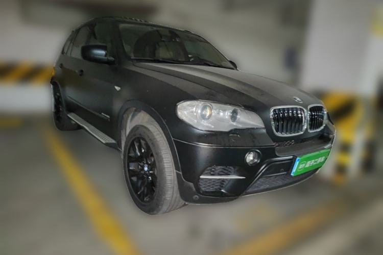 Used BMW X5 2011 xDrive35i Luxury Model Front Right 45 Deg