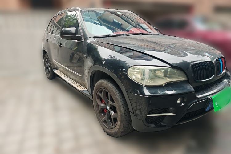 Used BMW X5 2011 xDrive35i Leading Model Front Right 45 Deg