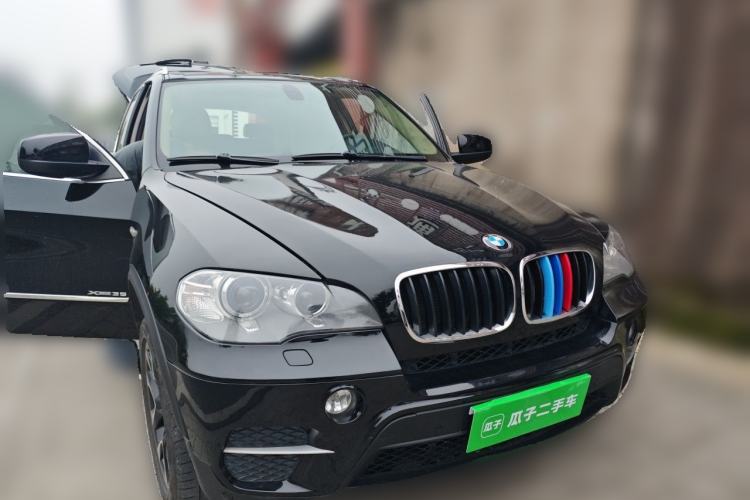 Used BMW X5 2011 xDrive35i Luxury Model Front Right 45 Deg