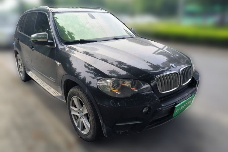 Used BMW X5 2011 xDrive35i Leading Model Front Right 45 Deg