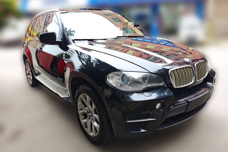 Used BMW X5 2011 xDrive35i Luxury Model Front Right 45 Deg