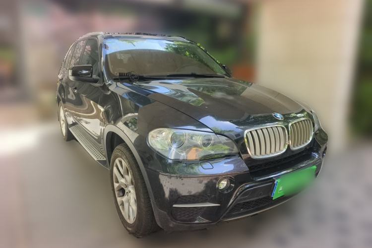 Used BMW X5 2011 xDrive35i Luxury Model Front Right 45 Deg