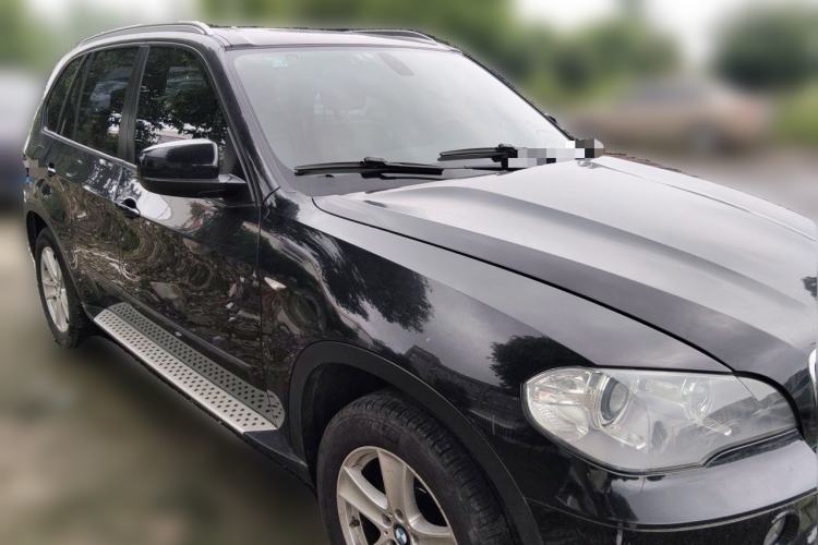 Used BMW X5 2011 xDrive35i Leading Model Front Right 45 Deg