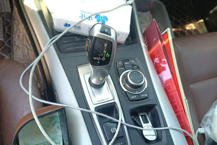 Used BMW X5 2011 xDrive35i Middle East version 5-seater Gear Lever