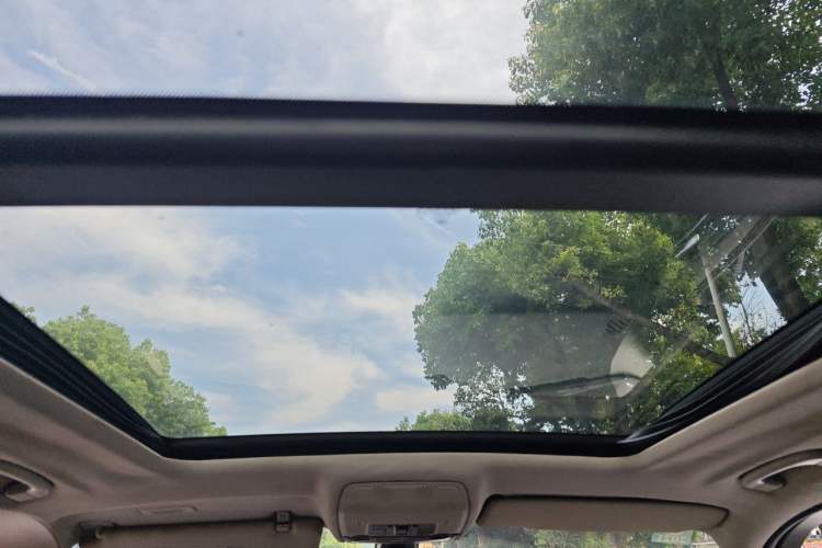 Used BMW X5 2011 xDrive35i Leading Model Headliner