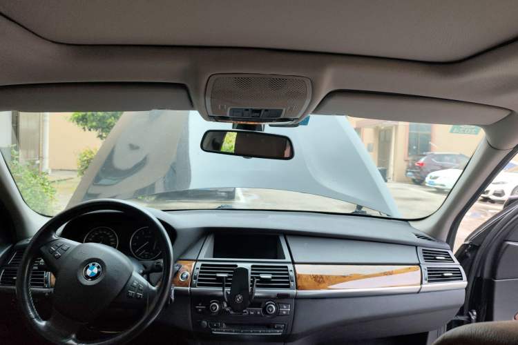 Used BMW X5 2011 xDrive35i Leading Model Headliner
