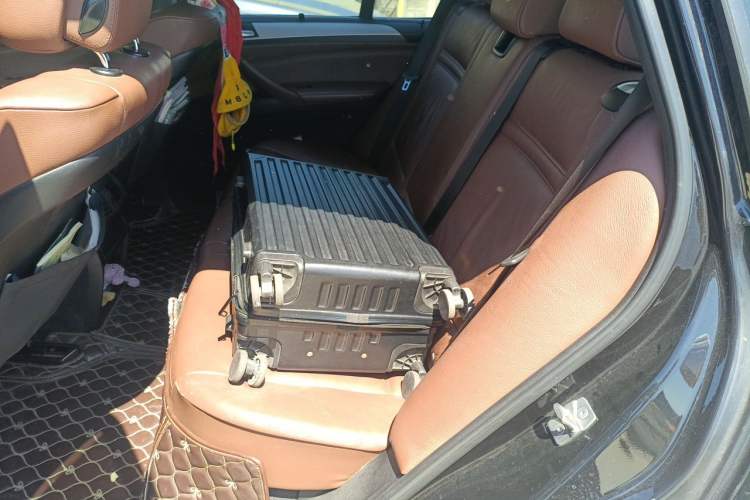Used BMW X5 2011 xDrive35i Middle East version 5-seater Left Rear Seat