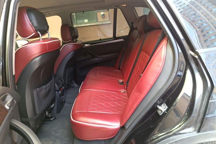 Used BMW X5 2011 xDrive35i low-power version U.S. specification Left Rear Seat