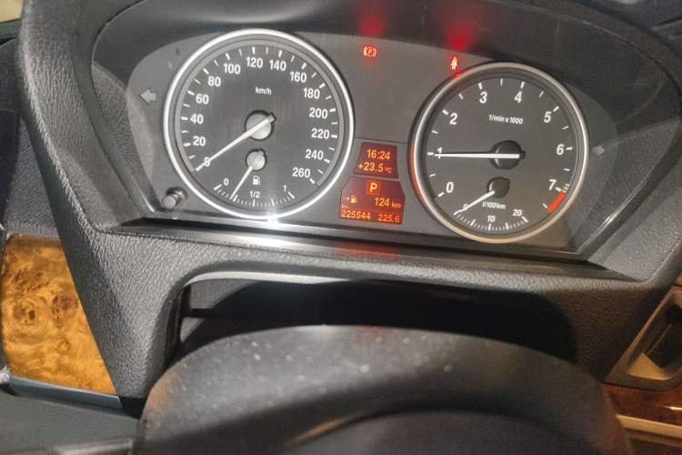Used BMW X5 2011 xDrive35i Luxury Model Odometer Close Up