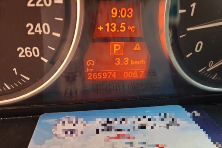 Used BMW X5 2011 xDrive35i Leading Model Odometer Close Up