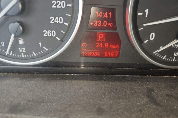 Used BMW X5 2011 xDrive35i Leading Model Odometer Close Up
