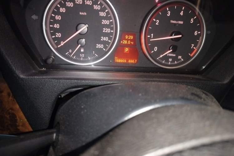 Used BMW X5 2011 xDrive35i Leading Model Odometer Close Up