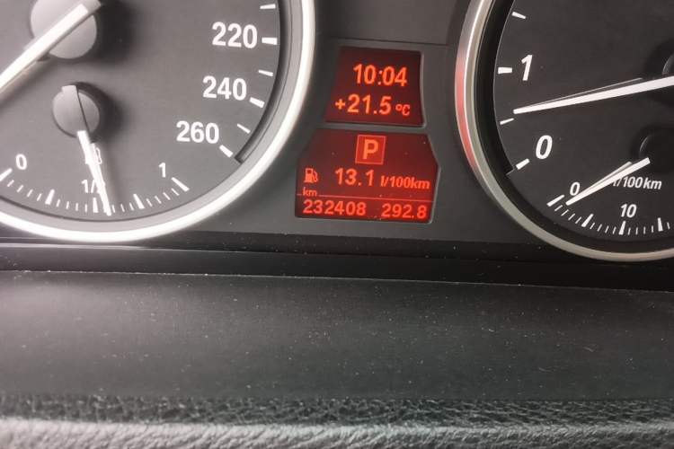 Used BMW X5 2011 xDrive35i Leading Model Odometer Close Up