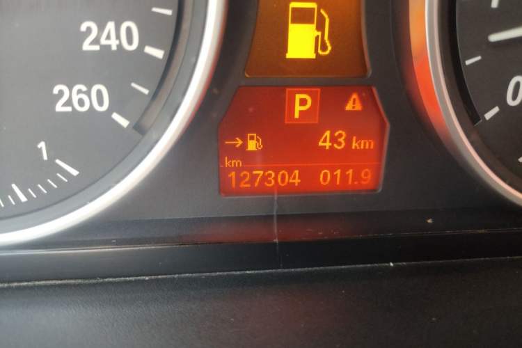 Used BMW X5 2011 xDrive35i Leading Model Odometer Close Up
