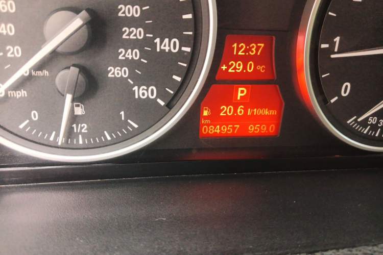 Used BMW X5  Odometer Close Up