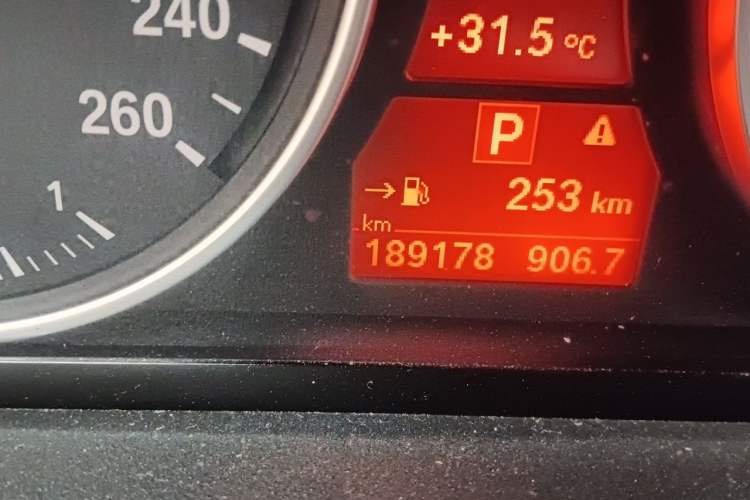 Used BMW X5 2011 xDrive35i Leading Model Odometer Close Up