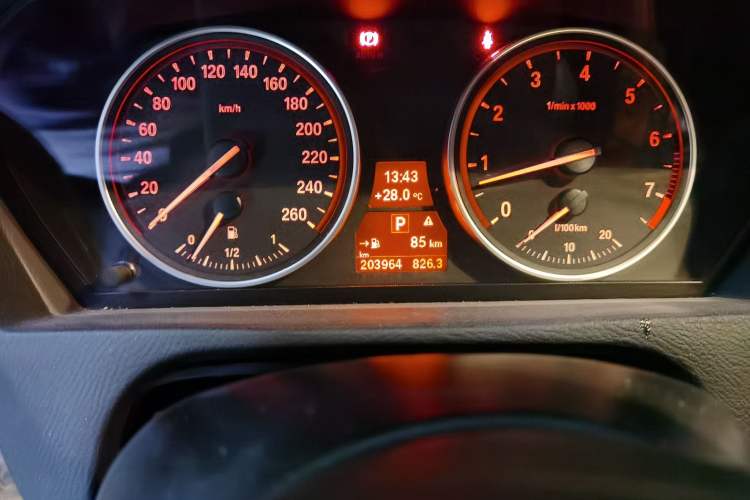 Used BMW X5 2011 xDrive35i Leading Model Odometer Close Up