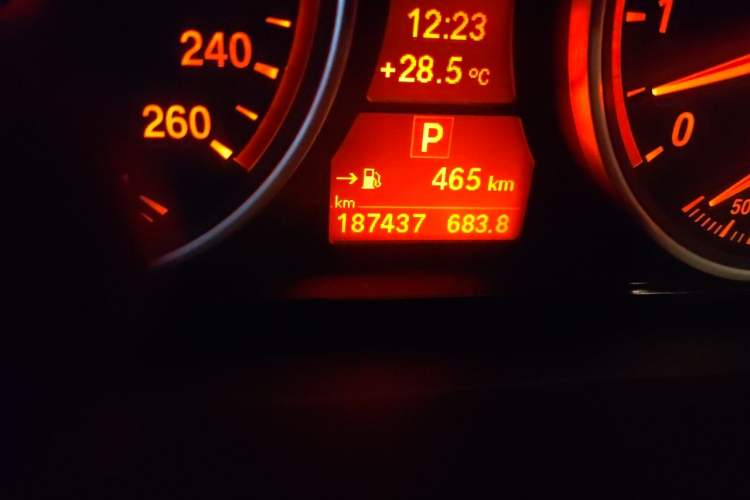 Used BMW X5 2011 xDrive35i Leading Model Odometer Close Up