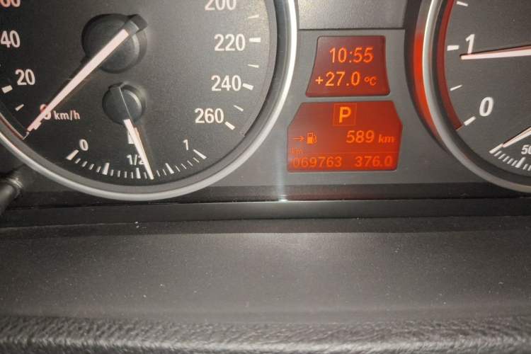 Used BMW X5 2011 xDrive35i Leading Model Odometer Close Up