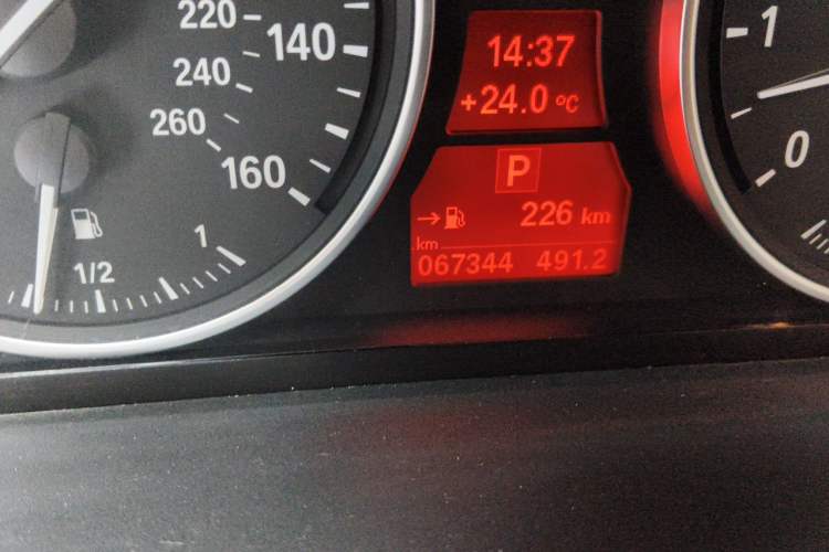 Used BMW X5 2011 xDrive35i Leading Model Odometer Close Up
