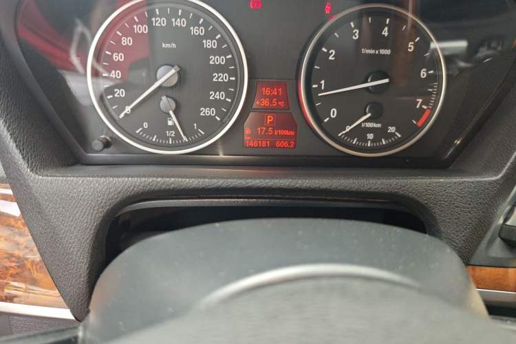 Used BMW X5 2011 xDrive35i Luxury Edition Odometer Close Up