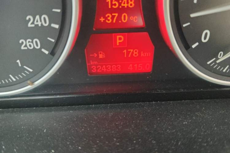 Used BMW X5 2011 xDrive35i Leading Model Odometer Close Up