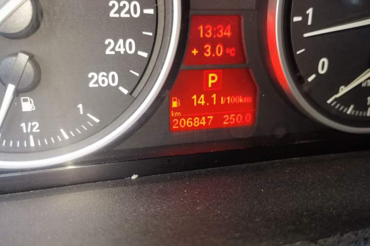Used BMW X5 2011 xDrive35i Luxury Edition Odometer Close Up